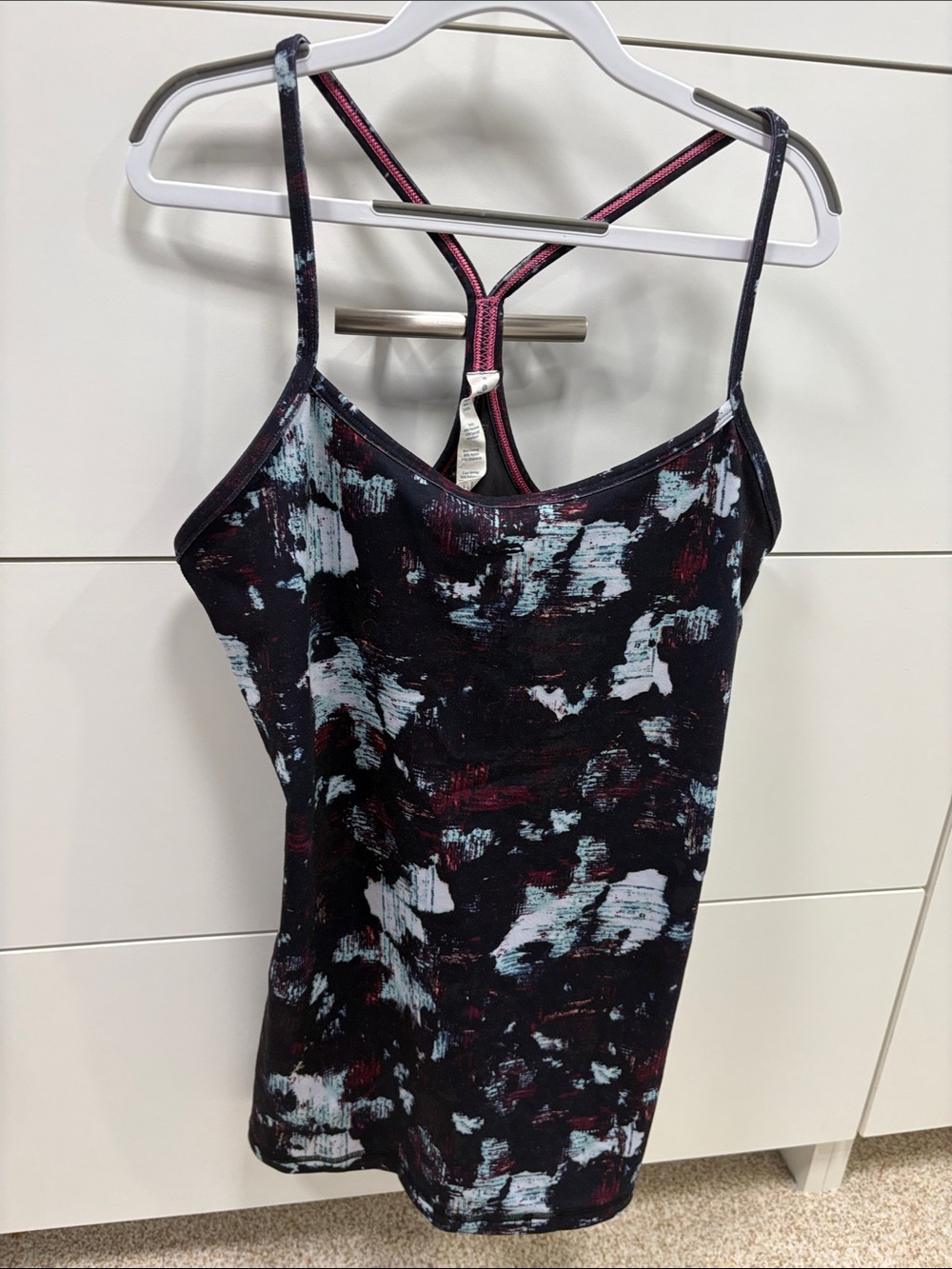Lululemon tank top with built in bra Tie Dye navy and maroon Size 8